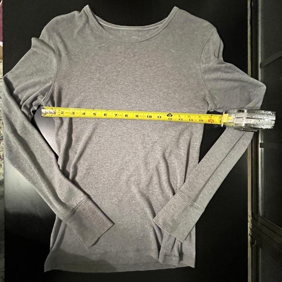 Gap Favorite Gray Long-Sleeve tee - Size Medium - Picture 9 of 12